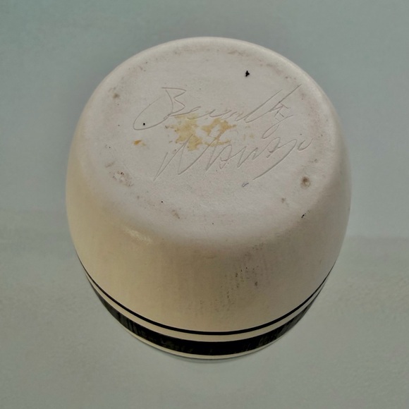 Southwestern Native American Navajo Artisan Signed Small Pottery Vase - Picture 6 of 6